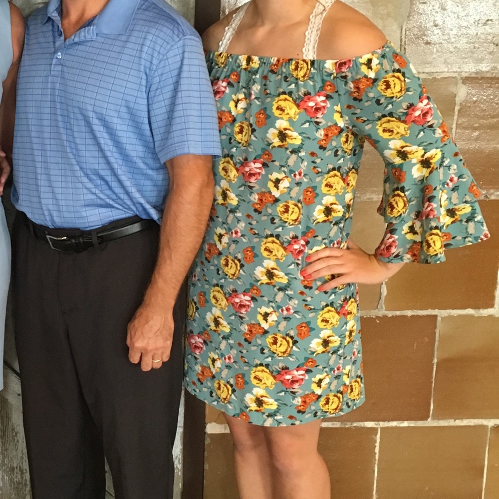 Cute off the shoulder floral dress with pockets!